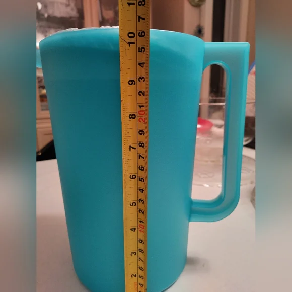 Tupperware Pitcher/One Gallon - Picture 2 of 4